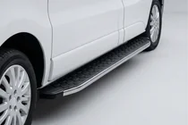 Opel Vivaro 2015–2019 BlackLine-sivuporrast (2 kpl, alumiini) kuva 1