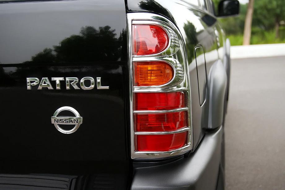 Nissan Patrol Y61 1997–2011 Takavalon kehys (muovi) Image