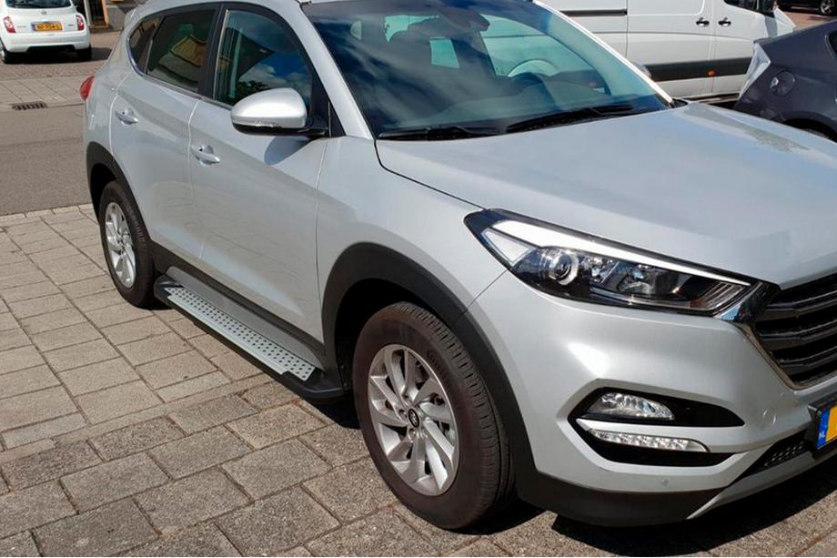 Hyundai Tucson TL 2016–2021 Allmond Grey -sivuporrassarja (2 kpl, alumiini) Kuva 1