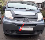 Renault Trafic 2001–2015 Alempi säleikön talvisuoja (rekisterikilven alle) 2001-2007, mattapintainen kuva 1