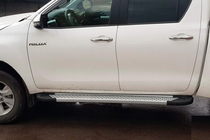 Toyota Hilux 2015– Allmond Grey -sivuporrassarja (2 kpl, alumiini) kuva 4