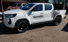 Toyota Hilux 2015– Allmond Black sivuaskelmat (2 kpl, alumiini) kuva 3