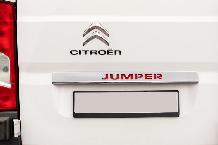 Citroen Jumper 2007–2025 Krominen LED-punainen rekisterikilven ylälista (ruostumaton teräs) Image