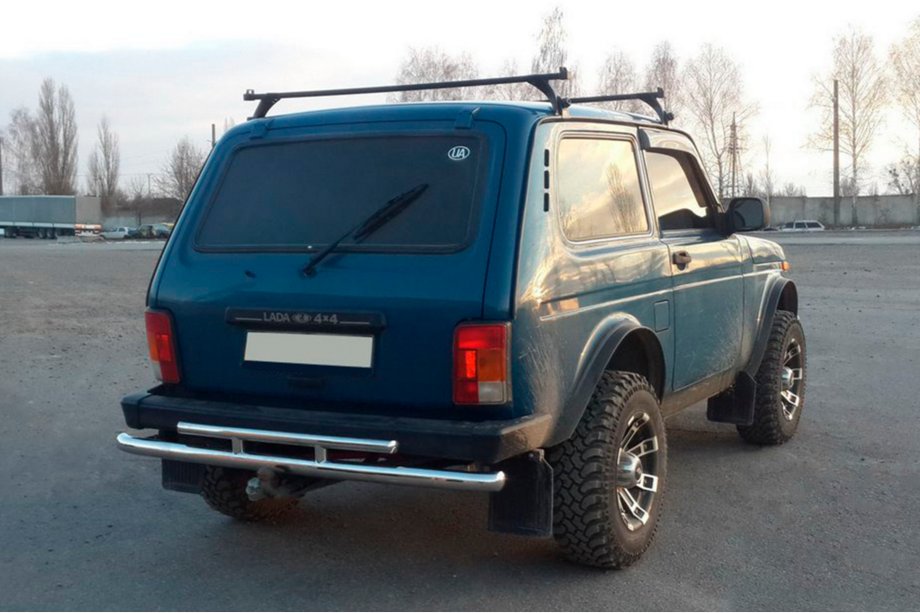 Lada Niva ja Urban 1977– Takakaari AK002 double Image