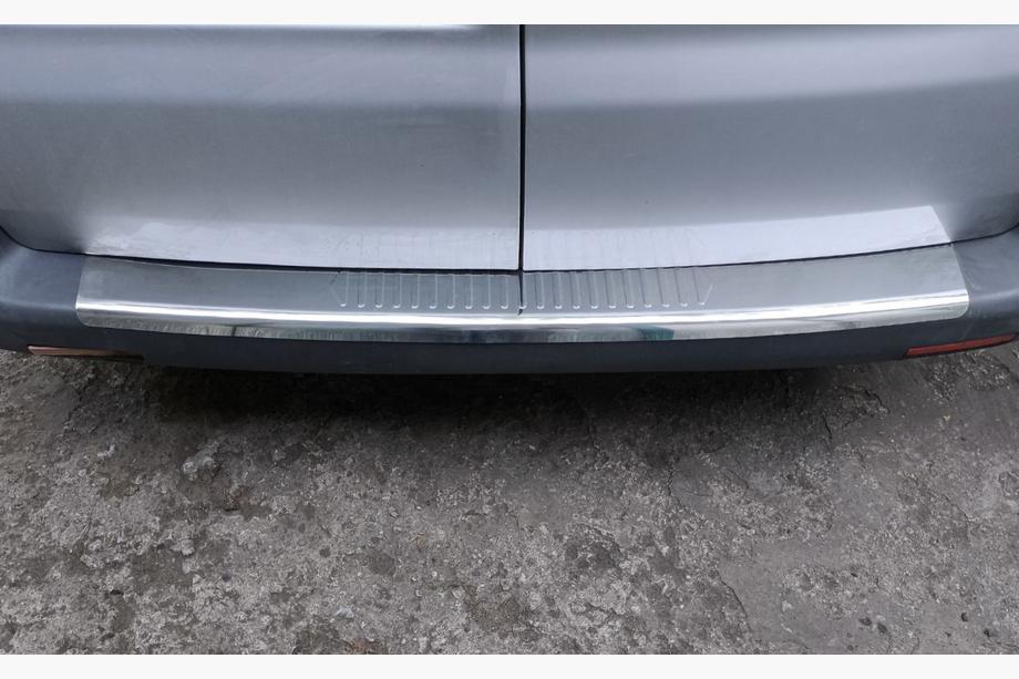 Volkswagen T5 Multivan 2003–2010 Takapuskurin suojalista taivutuksella (Carmos V1, teräs) Kuva 4