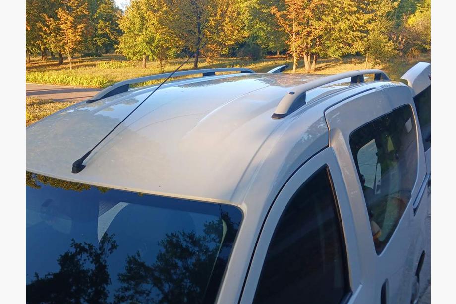 Dacia Dokker 2013–2022 Skyport kattokaiteet (harmaa matta) Image