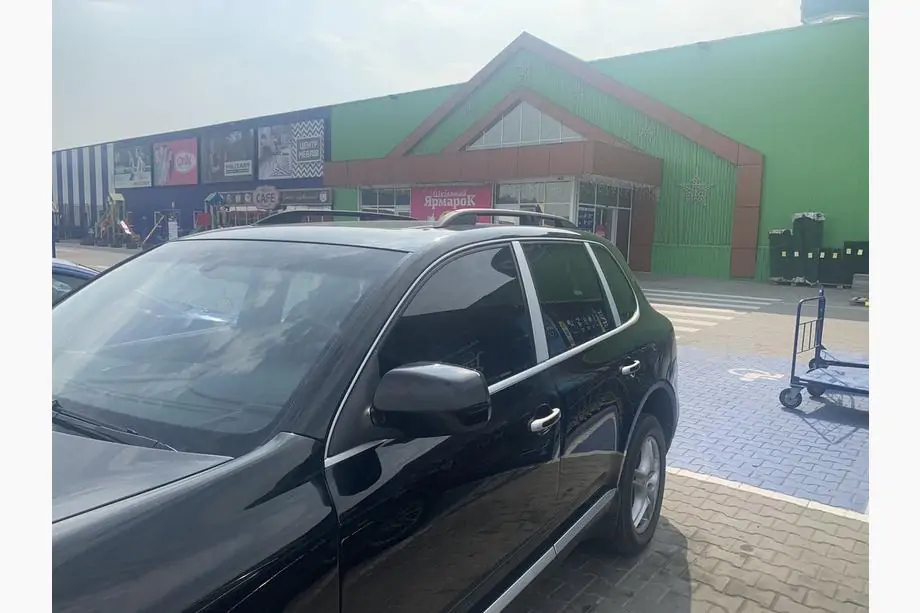 Volkswagen Touareg 2002–2010 Skyport kattokaiteet (musta matta) Kuva 5