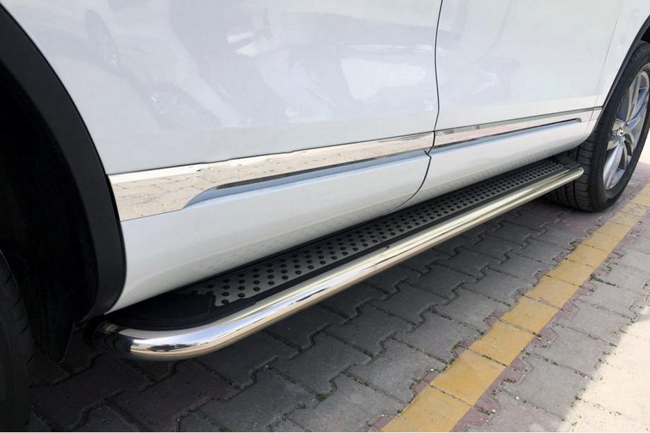 Volkswagen Touareg 2002–2010 Maydos V2 sivuportaat (2 kpl, alumiini ↗ ruostumaton teräs) Image