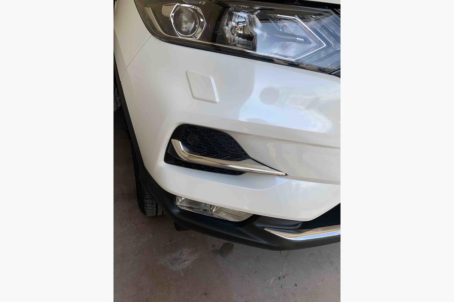 Nissan Qashqai 2014–2021 Sumuvalojen kehykset (2017↗, ruostumaton teräs) OmsaLine – italialainen ruostumaton teräs Image