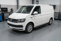 Volkswagen T6 2015–2024 Tayga Black sivuaskelmat (2 kpl, alumiini) Vain lyhyelle akselivalille kuva 1
