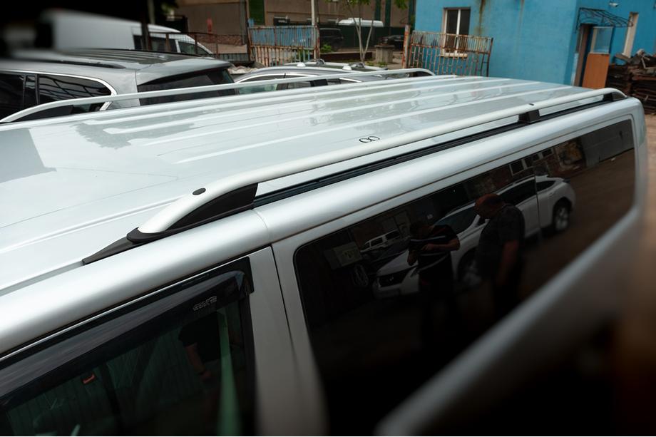 Volkswagen T6 2015–2024 CROWN kattokaiteet (matta harmaa) Image