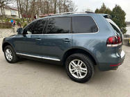 Volkswagen Touareg 2002–2010 Kromatut kattokaiteet (muovijalat) Metallinen jalka kuva 2