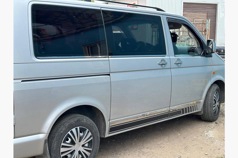 Volkswagen T5 Caravelle 2004–2010 Ruostumattomasta teräksestä valmistetut ovenkahvan suojat 4 kpl, Omsa - italialaista ruostumatonta terasta Kuva 14