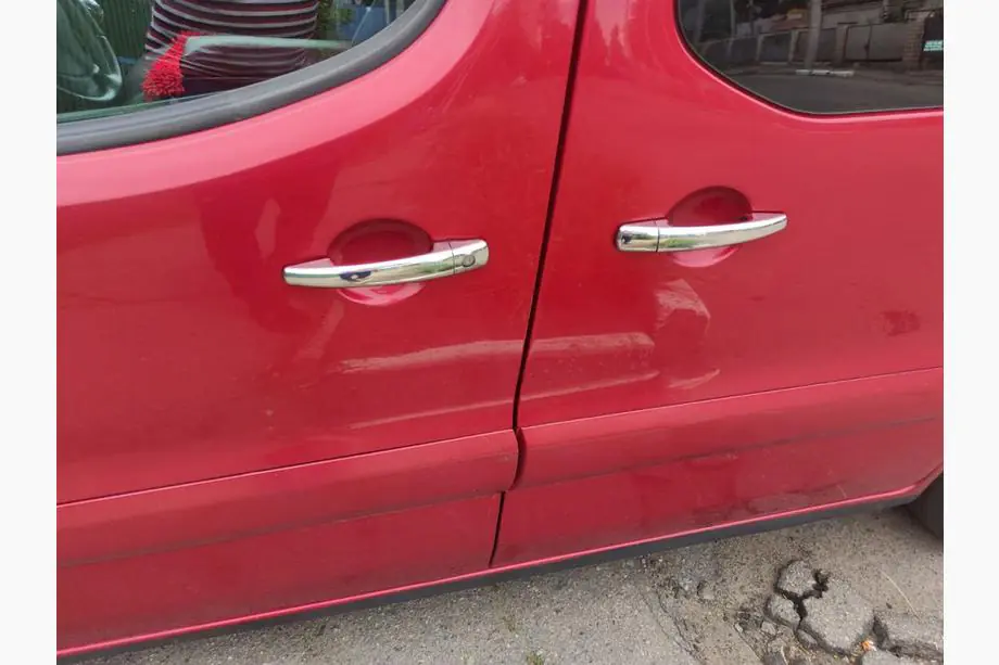 Peugeot 208 2012–2019 Ovenkahvojen suojakuoret (ruostumaton teräs) Kuva 7