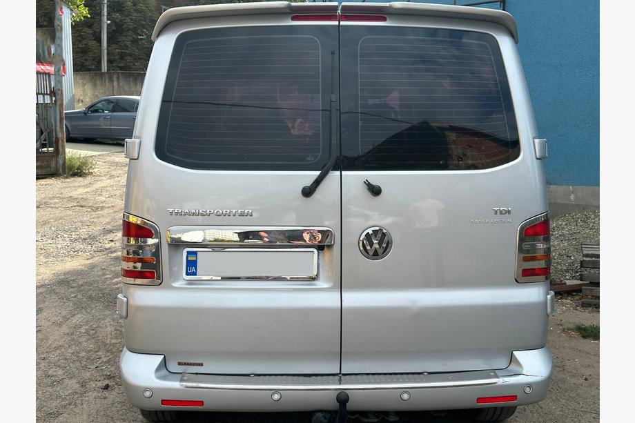 Volkswagen T5 Multivan 2003–2010 Rekisterikilven ylälista saranallisille parioville (ruostumaton teräs) OmsaLine – italialainen ruostumaton teräs Kuva 4