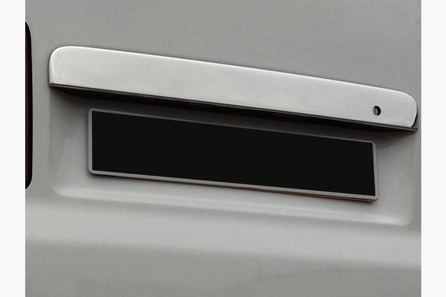 Volkswagen T5 Multivan 2003–2010 Rekisterikilven ylälista saranallisille parioville (ruostumaton teräs) OmsaLine – italialainen ruostumaton teräs Kuva 2