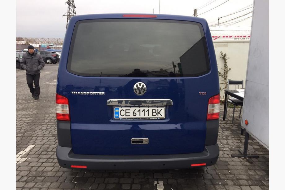 Volkswagen T5 Caravelle 2004–2010 Rekisterikilven ylälista takaluukkuun (ruostumaton teräs) Tekstillä, OmsaLine – italialaista ruostumatonta terästä Kuva 2