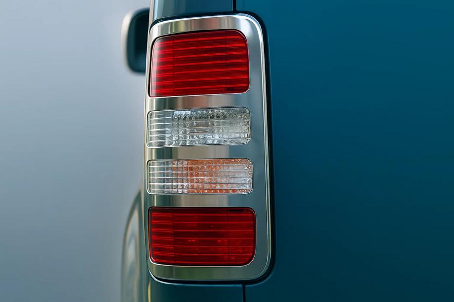 Volkswagen Caddy 2004–2010 Takavalon kromilistat V1 (2 kpl, ruostumaton teräs) Image