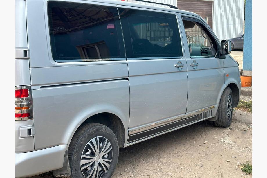 Volkswagen T5 Transporter 2003–2010 Oven kromilistat (ruostumaton teräs) 1 ovi, pitkä akseliväli, Carmos – turkkilainen teräs Kuva 18