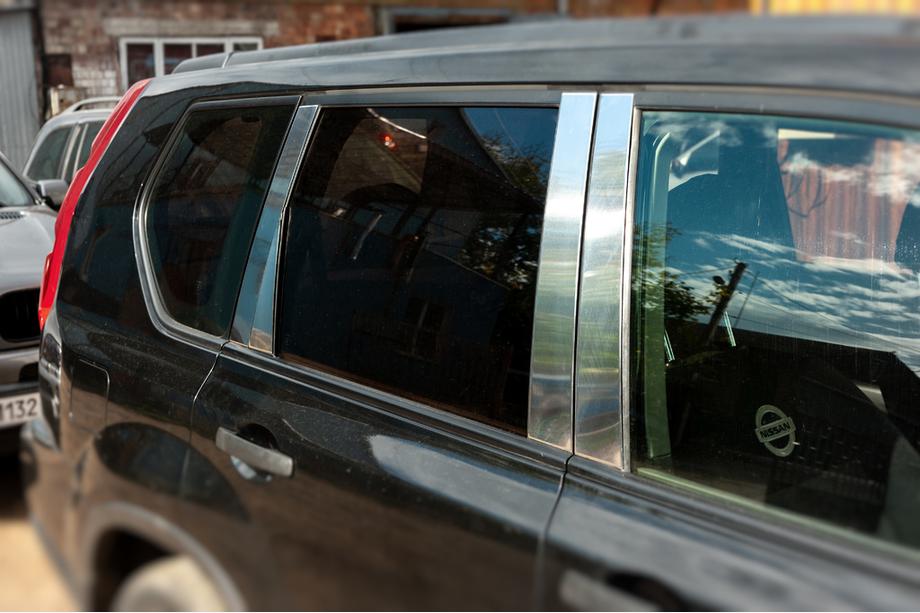 Nissan X-trail T31 2007–2014 Ovipilarien kromilistat (8 kpl, ruostumaton teräs) Kuva 2