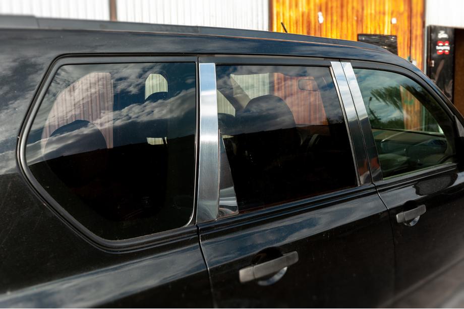 Nissan X-trail T31 2007–2014 Ovipilarien kromilistat (8 kpl, ruostumaton teräs) Kuva 3