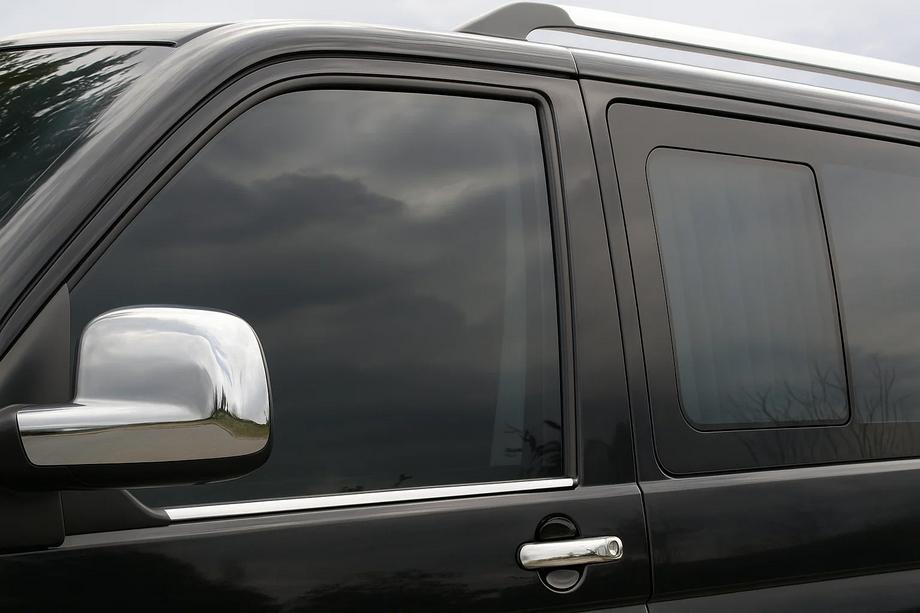 Volkswagen T5 Multivan 2003–2010 Etuikkunoiden ikkunakehyslistat (2 kpl, teräs) Image
