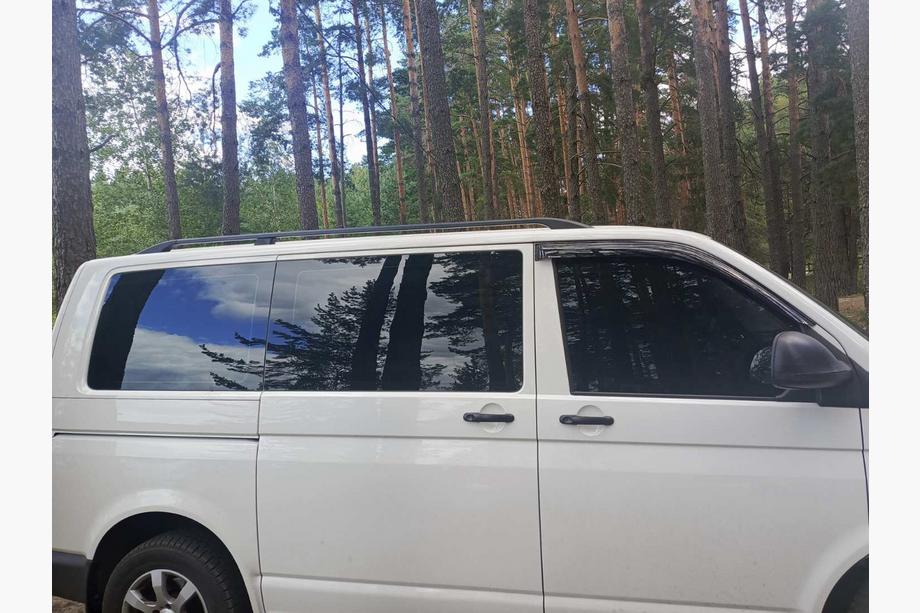 Volkswagen T5 Multivan 2003–2010 Mustat kattokaiteet Lyhyt akseliväli, metallijalat Kuva 20
