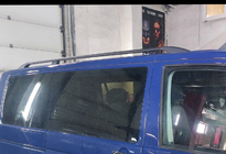 Volkswagen T5 Caravelle 2004–2010 Mustat kattokaiteet kuva 16