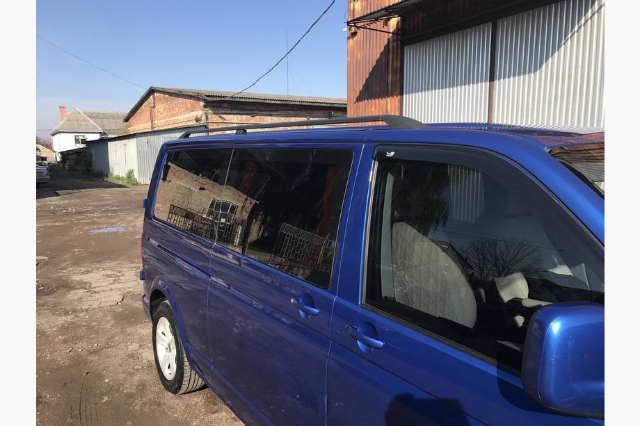 Volkswagen T5 2010–2015 Mustat kattokaiteet Pitkä akseliväli, metallijalat Kuva 4