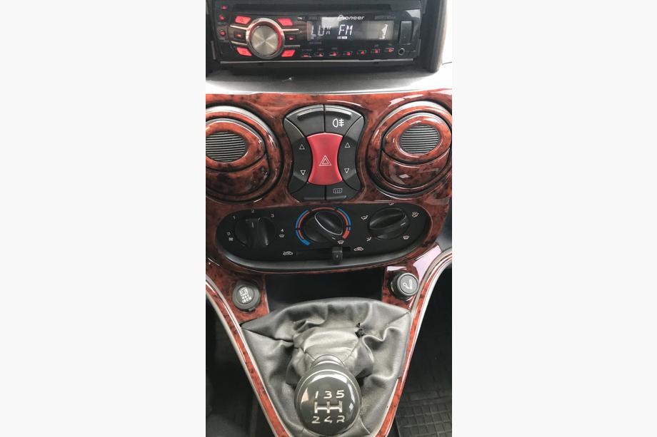 Fiat Doblo I 2005–2010 Kojelaudan suojat Hiilikuitu Kuva 4