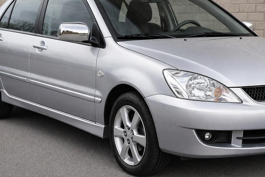 Mitsubishi Lancer 9 2004–2008 Kromiset peilinkuoret (2 kpl) Image