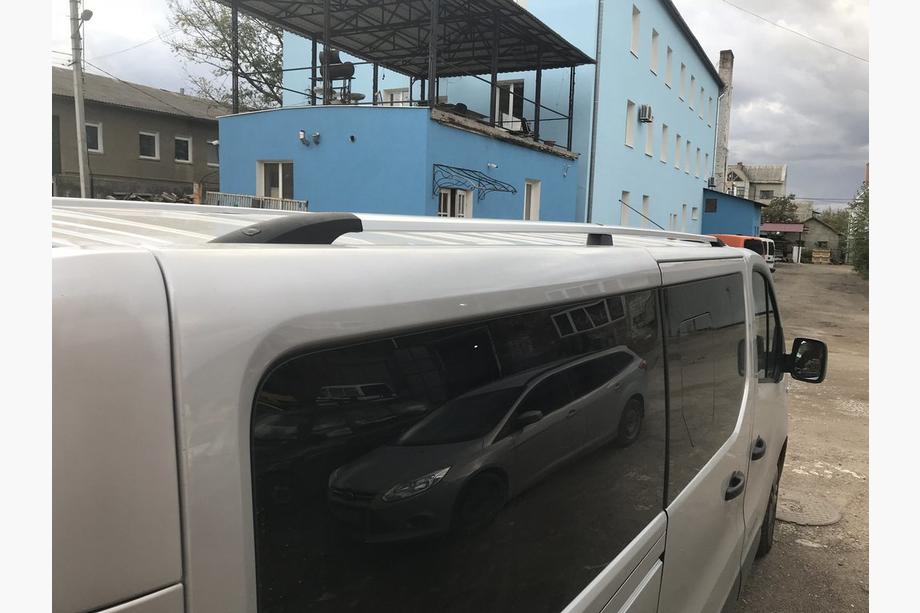 Opel Vivaro 2015–2019 Kromatut kattokaiteet Pitkä, muovijalat Kuva 6