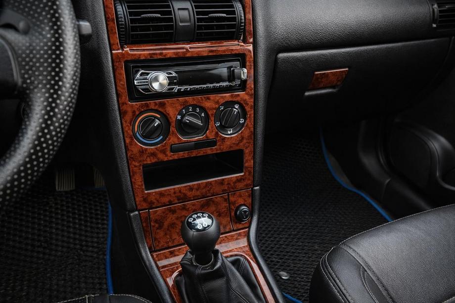Opel Astra G Classic 1998–2012 Kojelaudan suojat Titaani Image