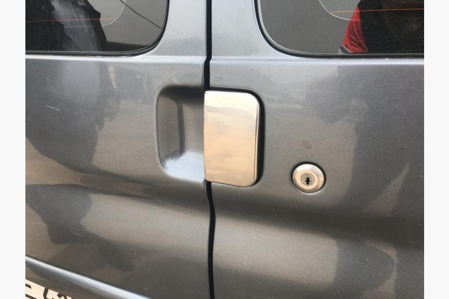 Peugeot Partner 1996–2008 Ovenkahvojen suojat (ruostumaton teräs) 2 etuovea, 2 liukuovea, takaovi (saranoitu) Kuva 2