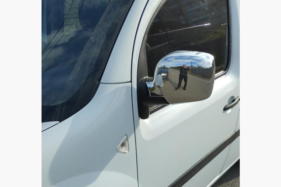 Renault Kangoo 2008–2020 Kromatut peilinkuoret 2008-2013 (2 kpl) Carmos - kromattu muovi Kuva 2