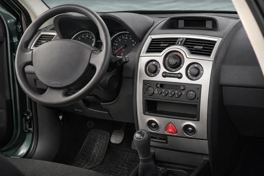 Renault Megane II 2004–2009 Kojelaudan koristelistat 6 osaa (Meric, Turkki) Image