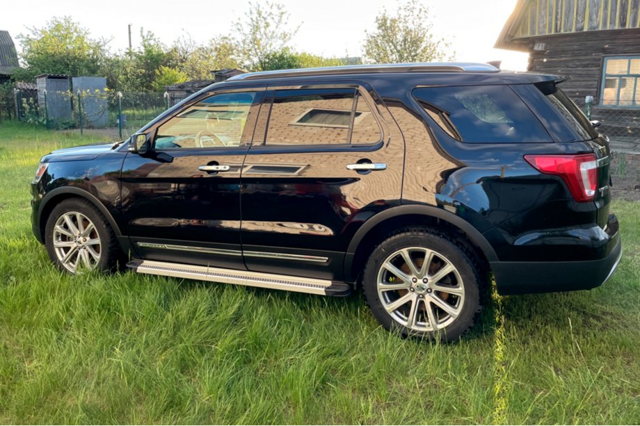 Ford Explorer 2011–2019 Maya V2 sivuportaat (2 kpl, alumiini) Image