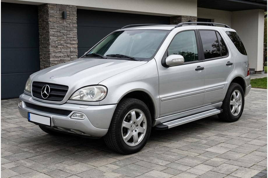 Mercedes ML W163 1997–2005 Maya V2 sivuportaat (2 kpl, alumiini) Kuva 1