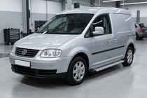 Volkswagen Caddy 2004–2010 Maya V2 sivuportaat (2 kpl, alumiini) Vakiokiinnityssarja kuva 1
