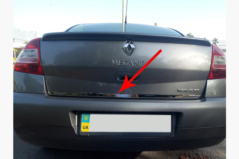 Renault Megane II 2004–2009 Takalukun reunalista (ruostumaton teräs) Kuva 6