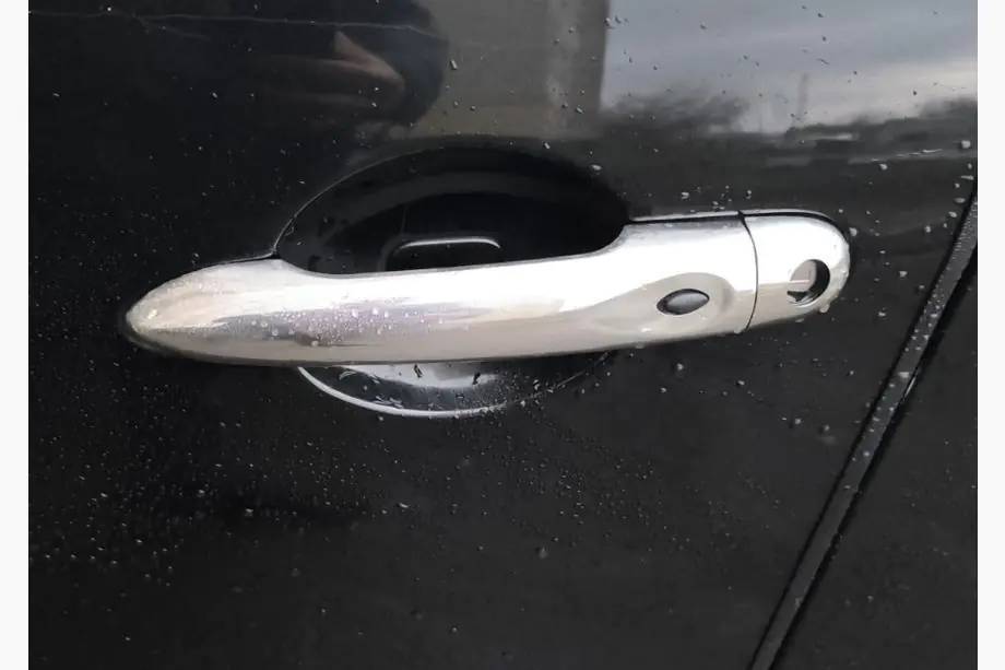 Renault Megane III 2009–2016 Ovenkahvan suojakuoret (4 kpl, ruostumaton teräs) Kuva 3