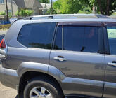 Toyota Land Cruiser Prado 120 2002–2009 Kromatut turkkilaiset kattokaiteet Muoviset jalat kuva 1