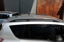 Toyota Rav 4 2006–2013 Mustat turkkilaiset kattokaiteet Lyhyt akseliväli, muovijalat kuva 6