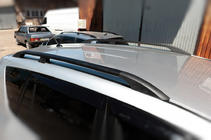 Toyota Rav 4 2006–2013 Mustat turkkilaiset kattokaiteet Lyhyt akseliväli, muovijalat kuva 3