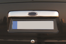Ford Connect 2002–2006 Kromilista rekisterikilven yläpuolelle (asennus alkuperäiseen, logopaikka, ruostumaton teräs) kuva 1