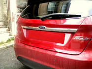 Ford Fiesta 2008–2017 Kromilista rekisterikilven yläpuolelle (ruostumaton teräs) OmsaLine – italialainen ruostumaton teräs kuva 1