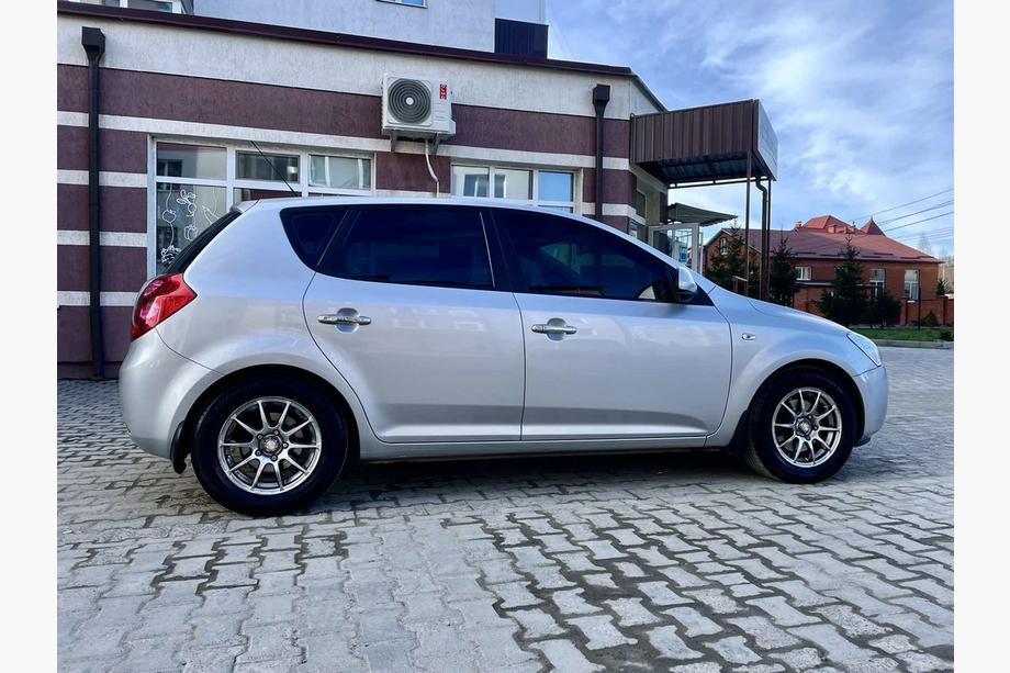 Kia Ceed 2007–2012 Ovenkahvan suojakuoret (4 kpl, ruostumaton teräs) OmsaLine – italialainen ruostumaton teräs Image