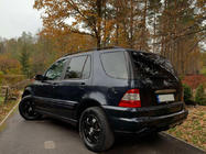 Mercedes ML W163 1997–2005 Rekisterikilven ylälista (ruostumaton teräs) Kromattu muovi kuva 3