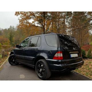 Rekisterikilven ylälista (ruostumaton teräs) Mercedes ML W163 1997–2005 kuva 3