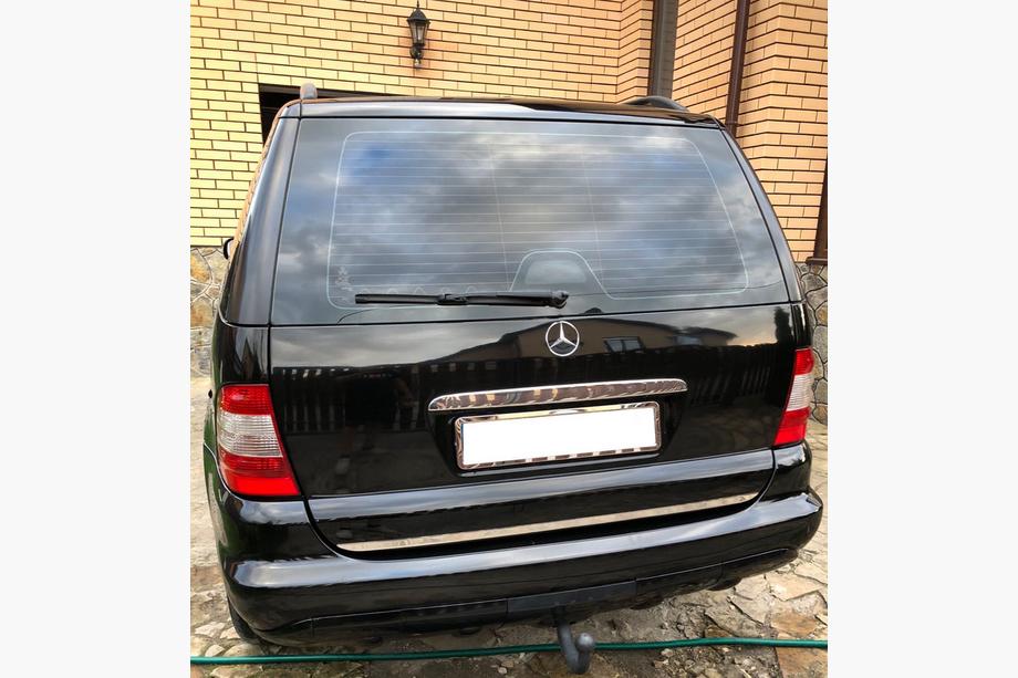 Mercedes ML W163 1997–2005 Rekisterikilven ylälista (ruostumaton teräs) Kromattu muovi Image
